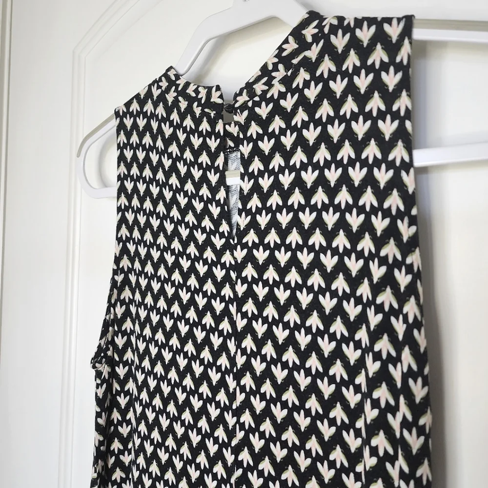 💥3/$30💥 LOFT Sleeveless Blouse - Picture 7 of 10